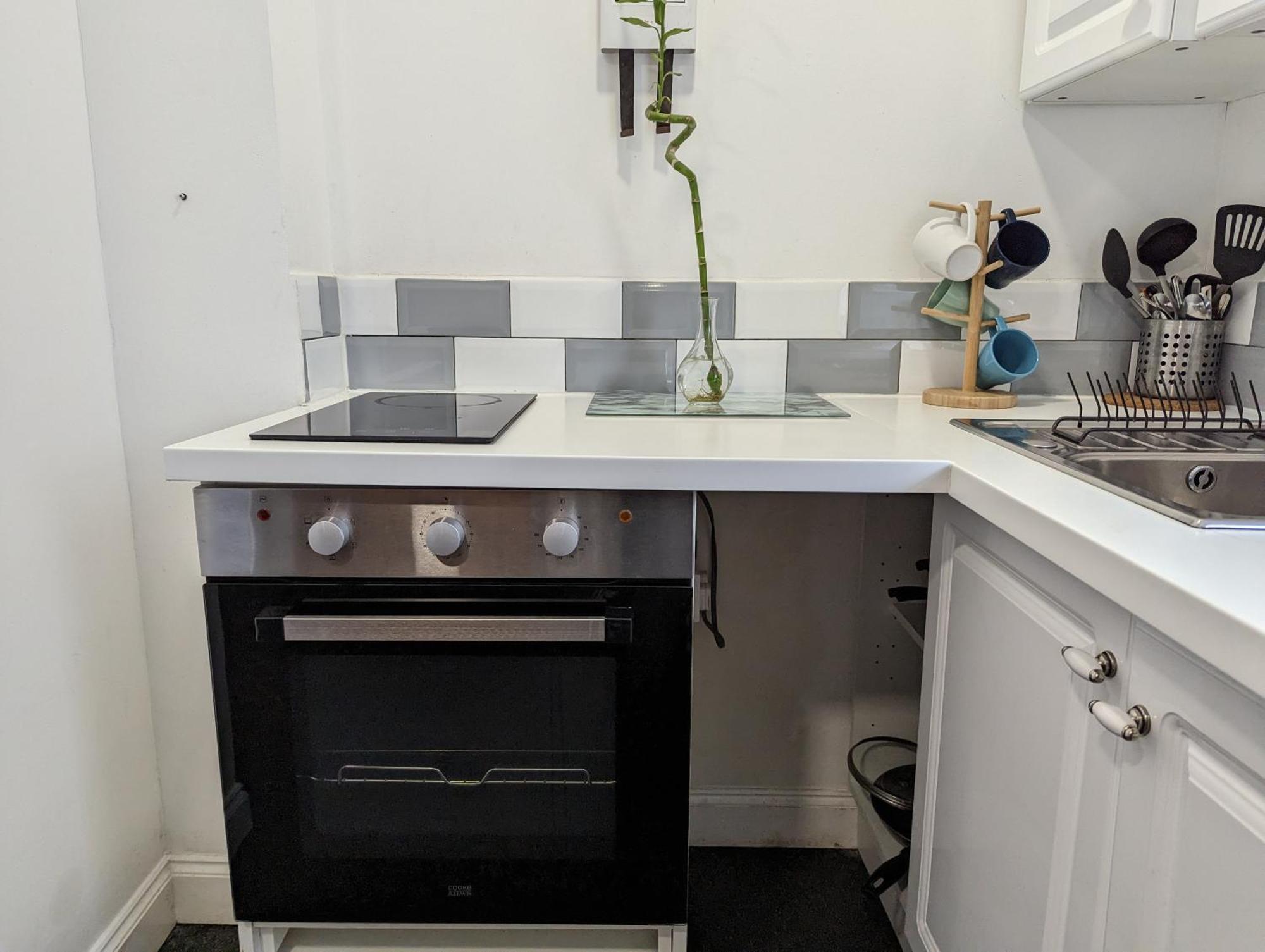 Serene 1 Bedroom Flat In Roath คาร์ดิฟฟ์ ภายนอก รูปภาพ